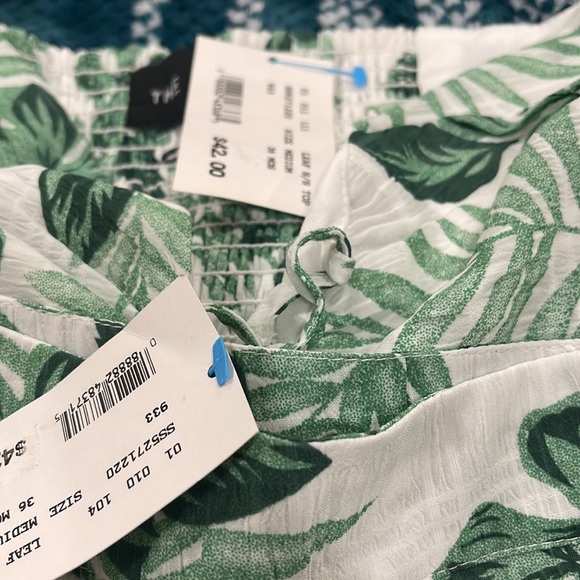 This Vanilla Sky two piece set Top is Size M & Skirt Size M New with Tags. - Picture 4 of 4